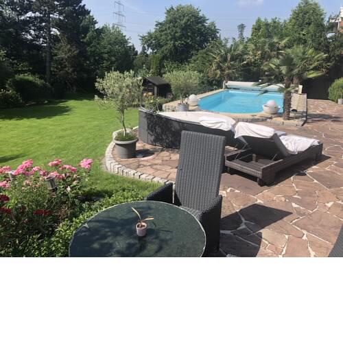 Villa am See mit Pool und Jacuzzi