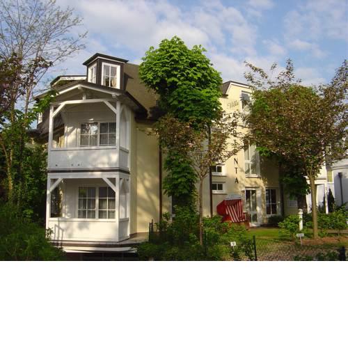 Villa Ambienta by Rujana