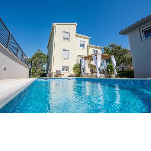 Villa Ana 4* with pool, Zadar
