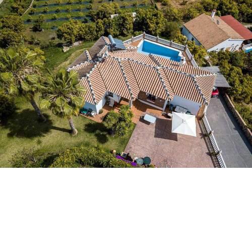 VILLA ANDALUCÍA: cerca de todo, intimidad y espacio