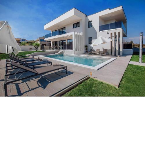 Villa Andris-luxury villa near sandy beach