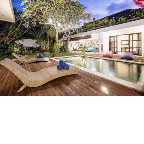 Villa Art Gecko, 2BR Private Villa with Pool walking distance to the Beach of Batu Belig in Seminyak
