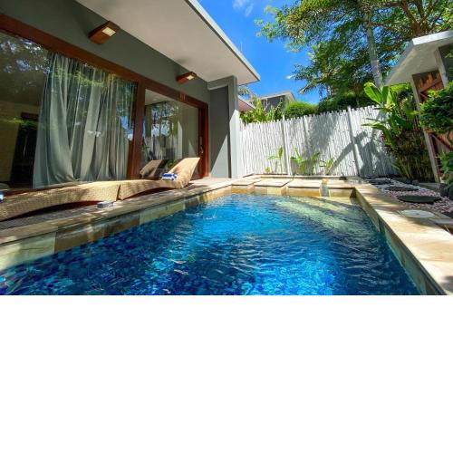 VILLA ASAM pool side