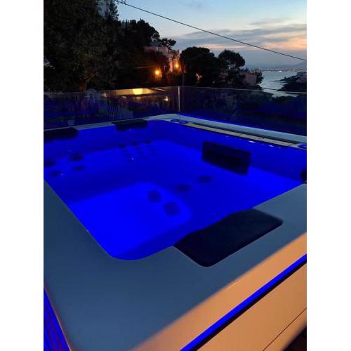 VILLA AVEC VUES MER ET BAIE PROCHE PLAGE