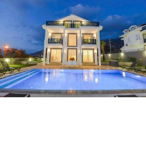 Villa Babadag- zwembad/jacuzzi/speeltoestellen
