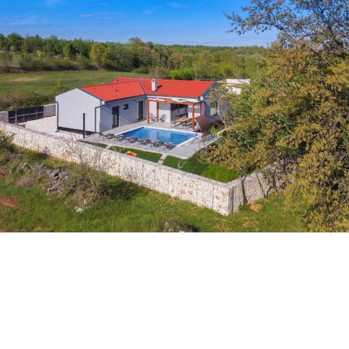 Villa Balun in Orihi - 3 bedrooms - pool - garden - sauna