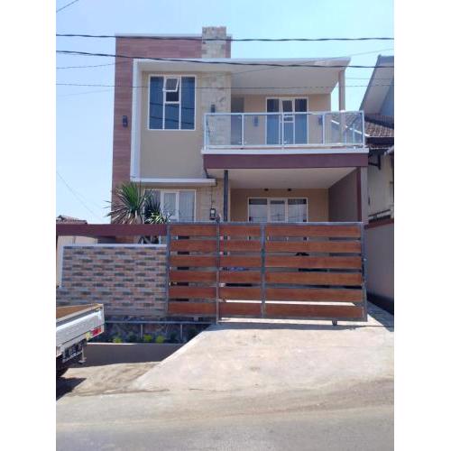 villa batu malang 4BR+kolam renang
