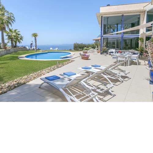 Villa Bay Blue by Priority