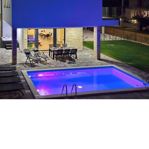 Villa BELLAMY with pool and jacuzzi near Poreč