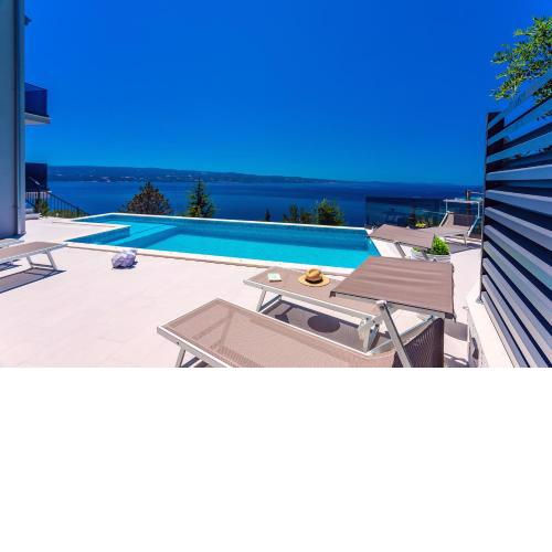 Villa Belvedere with heated pool, billiards, Media room, sea views,10 pax