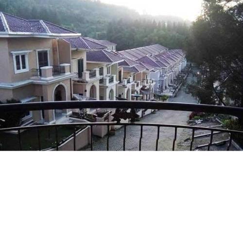 Villa Berastagi Resort V25 depan Kolam Renang