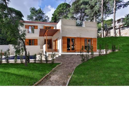 Villa Bianco with pool, enjoy holidays by the sea, high standard & privacy, free mooring to 6,5 m boat!