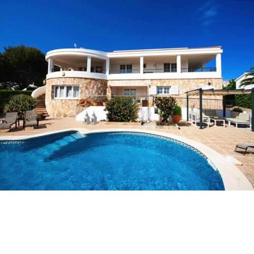 VILLA BINI SEGUI Gran casa con fabulosas vistas cerca de la playa