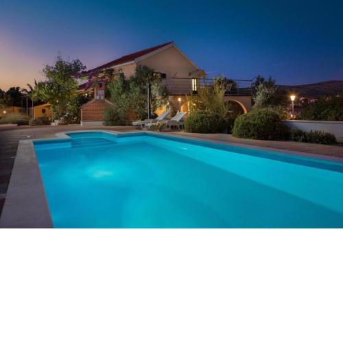 Villa Bravura