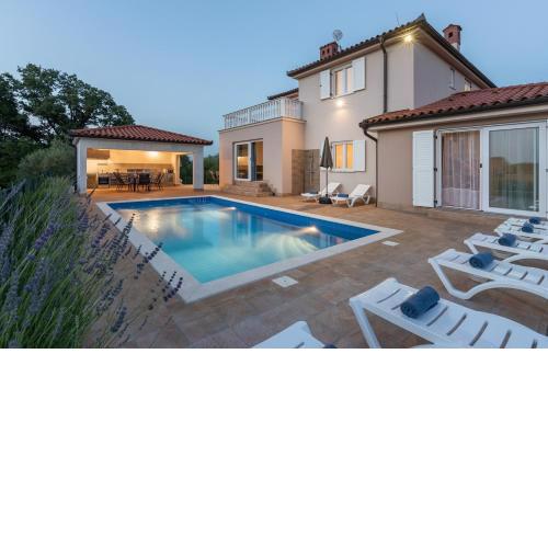 Villa Buroli with Pool, Sauna and Jacuzzi