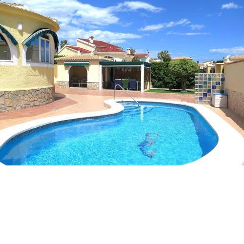Villa Caballito de Mar Quesada by Villas&You