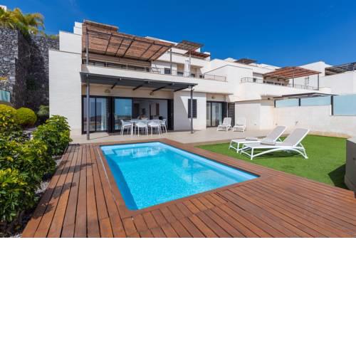 Villa Caldera, Las Americas
