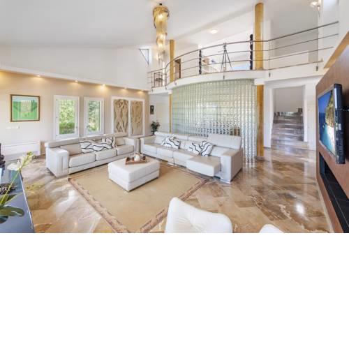 Villa Canet next to the beach