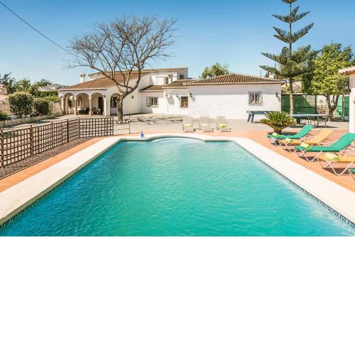 Villa Cantellops by Villa Plus