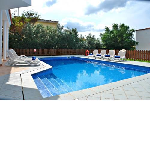 VILLA CAPRICORN