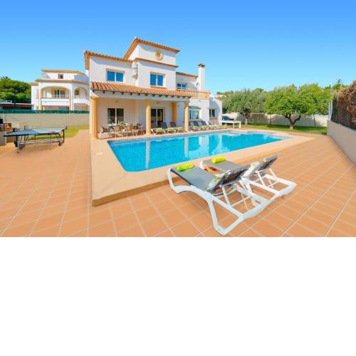 Villa Carolina Blanca by Villa Plus
