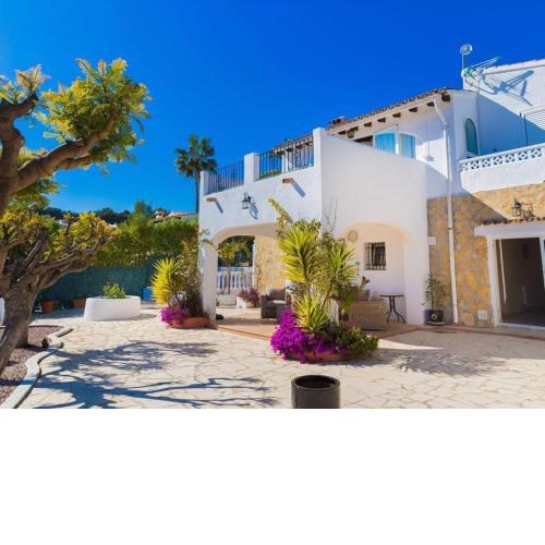 Villa Casa Verde, Sun-drenched and Private Pool close to beach