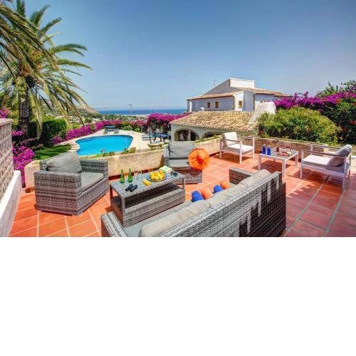 Villa Cau by Villa Plus