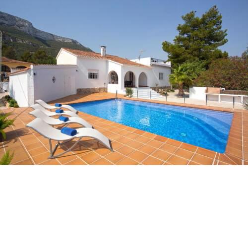 Villa Celi: Sea- & Mountain view, peaceful & comfortable.