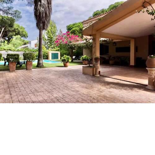 Villa Chalet con Piscina en Urbanización Roche, Conil