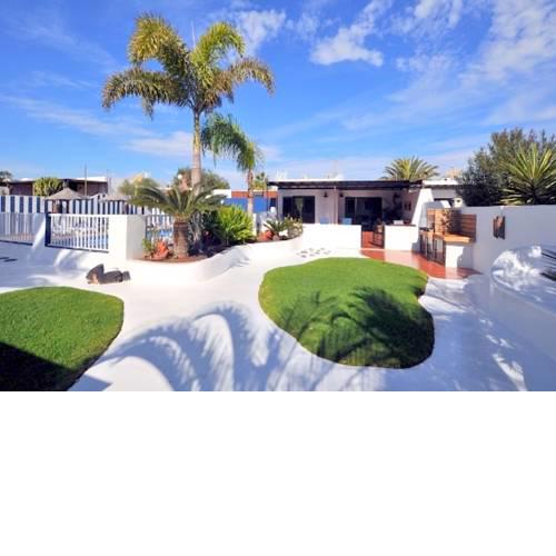 Villa CHAO private heated pool, garden, wifi, A/C