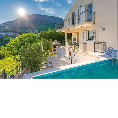 Villa Clissa Paradisum- peace, garden, heated pool