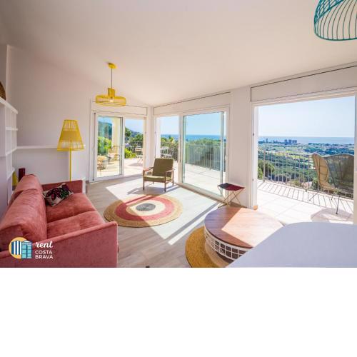 Villa COLORDECOTHERAPY with swimming pool, sea and mountain views and WiFi