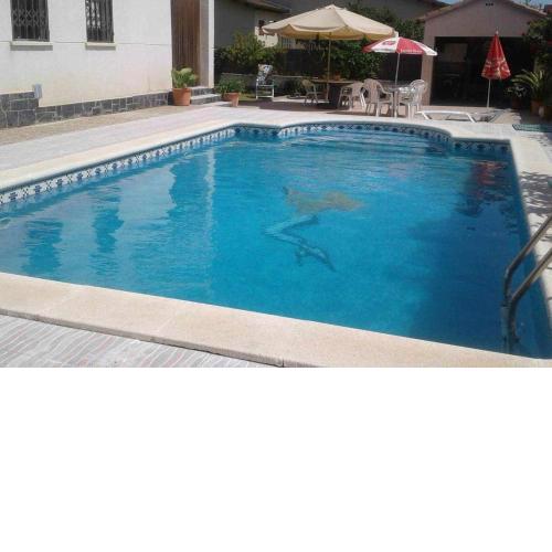 Villa con jardín piscina y cerca de la playa