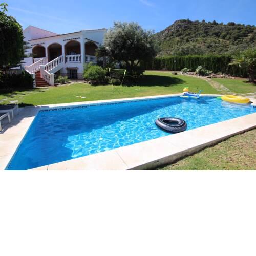 Villa con panorámicas sobre el mar y la montaña