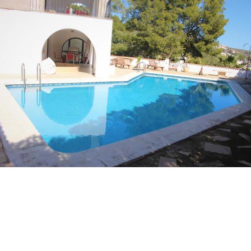 VILLA CON PISCINA PRIVADA Albert Villas