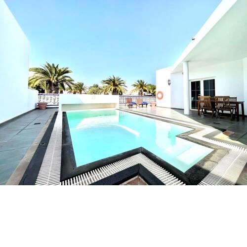Villa con piscina privada y terraza en Lanzarote