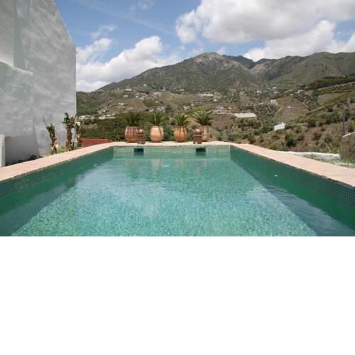 Villa con piscina privada y vistas al mar