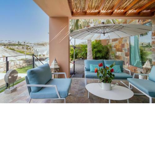 Villa con piscina privada y vistas