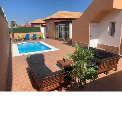 Villa Contenta - Welcoming 3 bedroom family villa with private heated pool