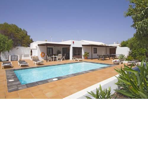 Villa Coronita - 3 Bedroom villa - Pool and table tennis table - Great pool area