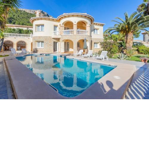 Villa Cucarres