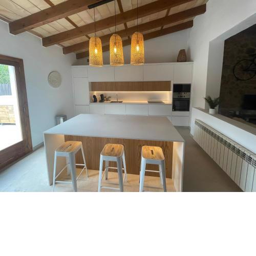 Villa Dakota, Modern villa with private pool and garden 5 min from the beach