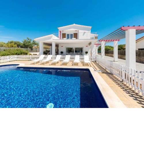 VILLA DALIA Exclusiva villa de diseño en tranquilo entorno