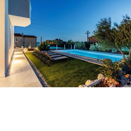 Villa Dalmatina - private pool, sea and hill view, rooftop terrace, free parking