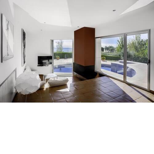 Villa Dama, exclusividad en primera linea de playa