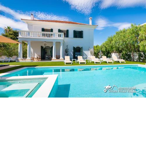 Villa De Los Leones in heart of Sitges by Beach and Town with A/C and Games