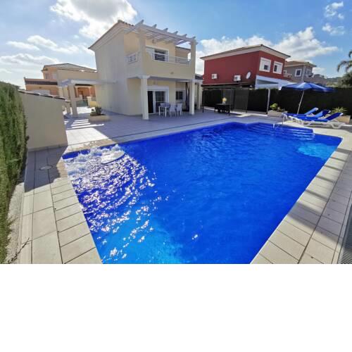 VILLA DE LUJO CON PISCINA PRIVADA, JACUZZI y BARBACOA