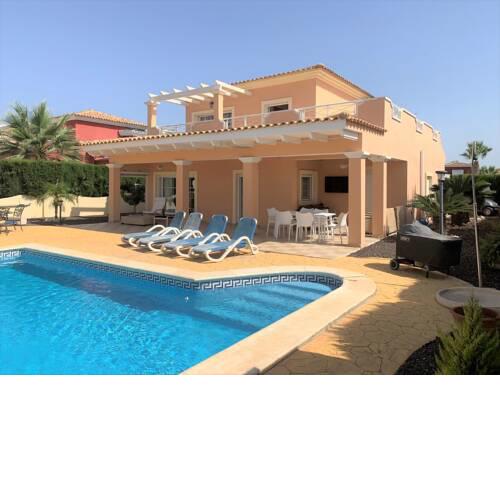 VILLA DE LUJO DE 550 m2 CON PISCINA PRIVADA Y BARBACOA