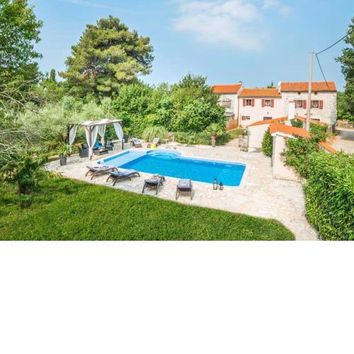 Villa Dina sa bazenom