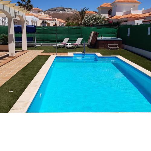Villa Dwarika, Home Away From Home - Private heated pool and Jacuzzi